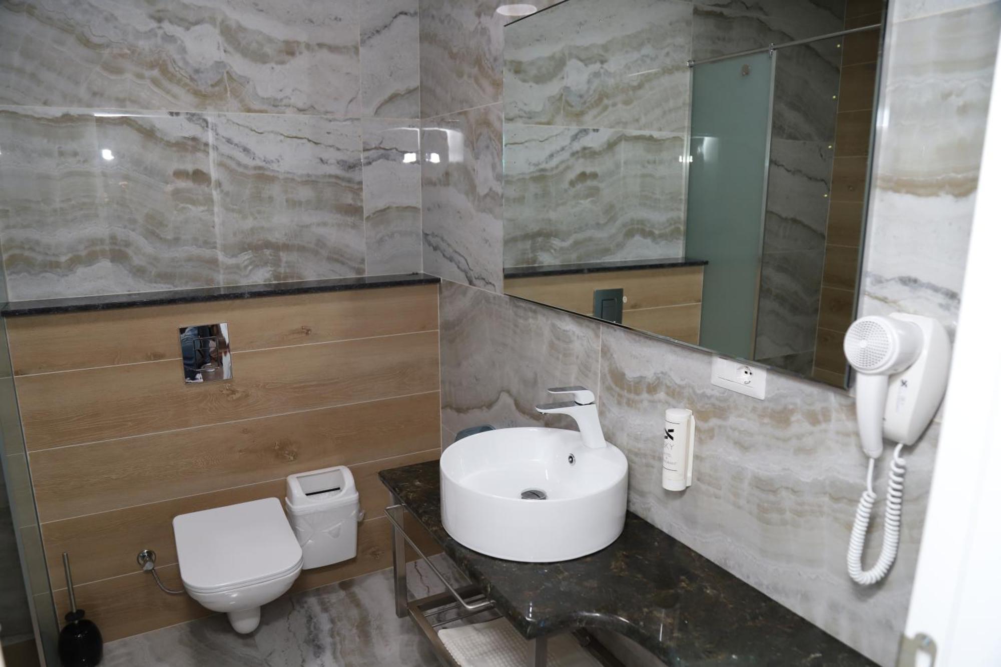 Sky Hotel 프리즈렌 외부 사진